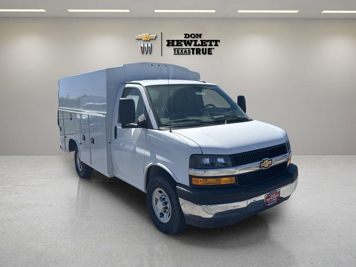 2025 Chevrolet Express Cutaway 3500 Vehicle Photo in GEORGETOWN, TX 78626-7508