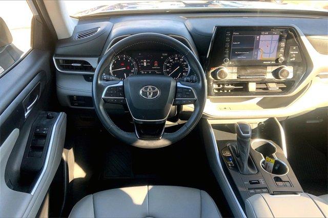 2021 Toyota Highlander Vehicle Photo in TOPEKA, KS 66609-0000