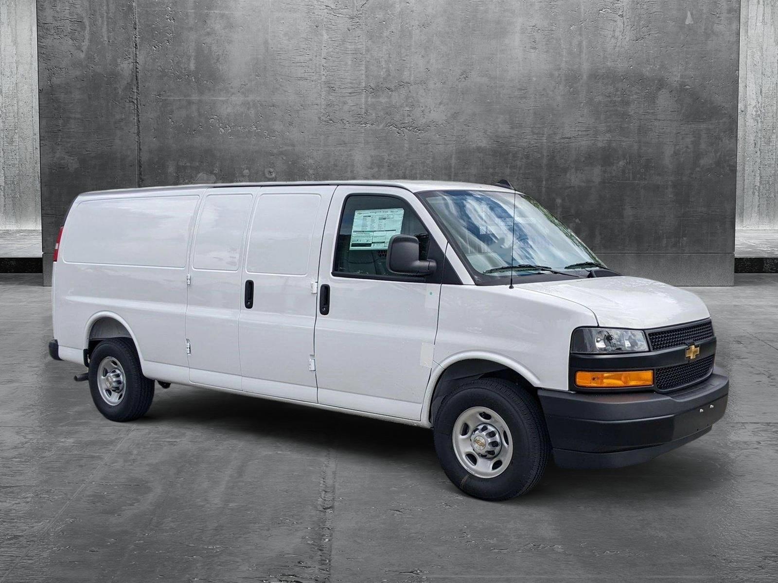 2025 Chevrolet Express Cargo 2500 Vehicle Photo in PEMBROKE PINES, FL 33024-6534