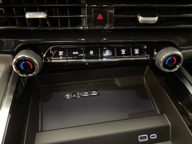 2025 Chevrolet Tahoe Vehicle Photo in PHOENIX, AZ 85014-3381