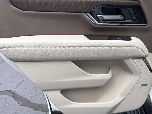 2025 GMC Yukon Vehicle Photo in MARION, NC 28752-6372