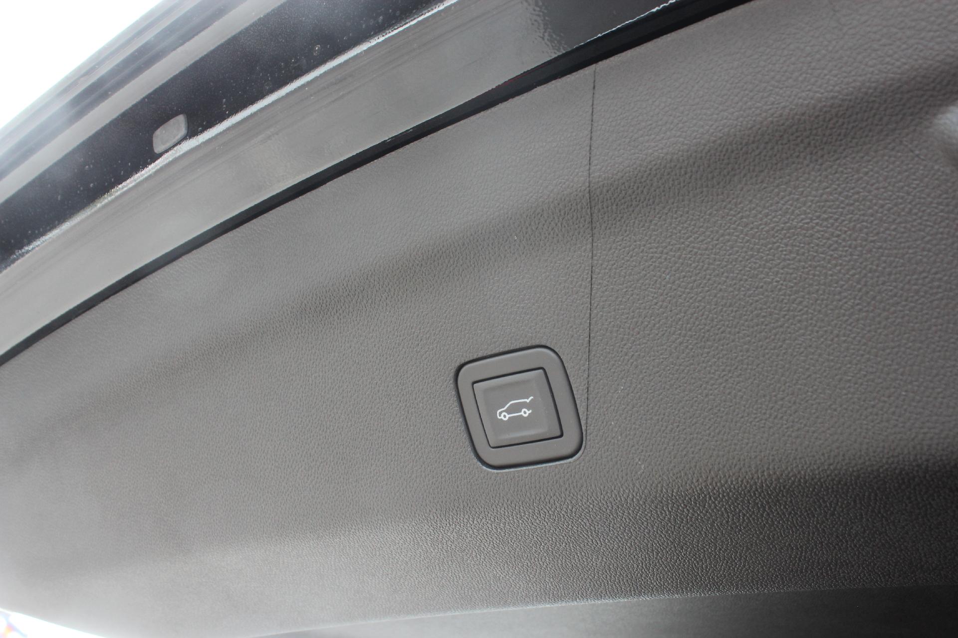 2025 GMC Yukon Vehicle Photo in AURORA, CO 80012-4011