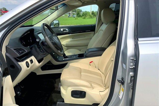 2019 Lincoln MKT Vehicle Photo in TOPEKA, KS 66609-0000