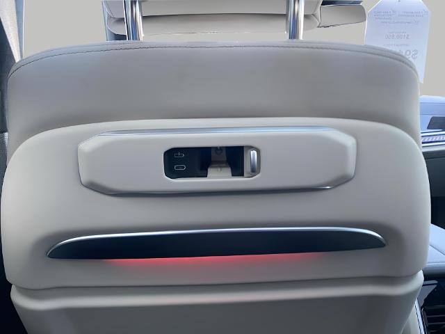 2024 BMW X7 Vehicle Photo in APPLETON, WI 54914-8833