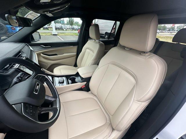 2025 Jeep Grand Cherokee Vehicle Photo in Doylsetown, PA 18901