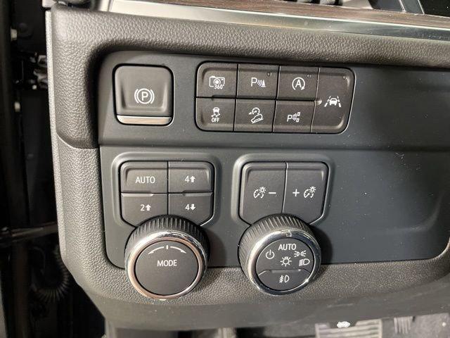 2025 Chevrolet Tahoe Vehicle Photo in PHOENIX, AZ 85014-3381