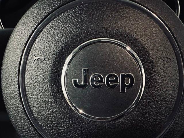 2011 Jeep Grand Cherokee Vehicle Photo in MEDINA, OH 44256-9631