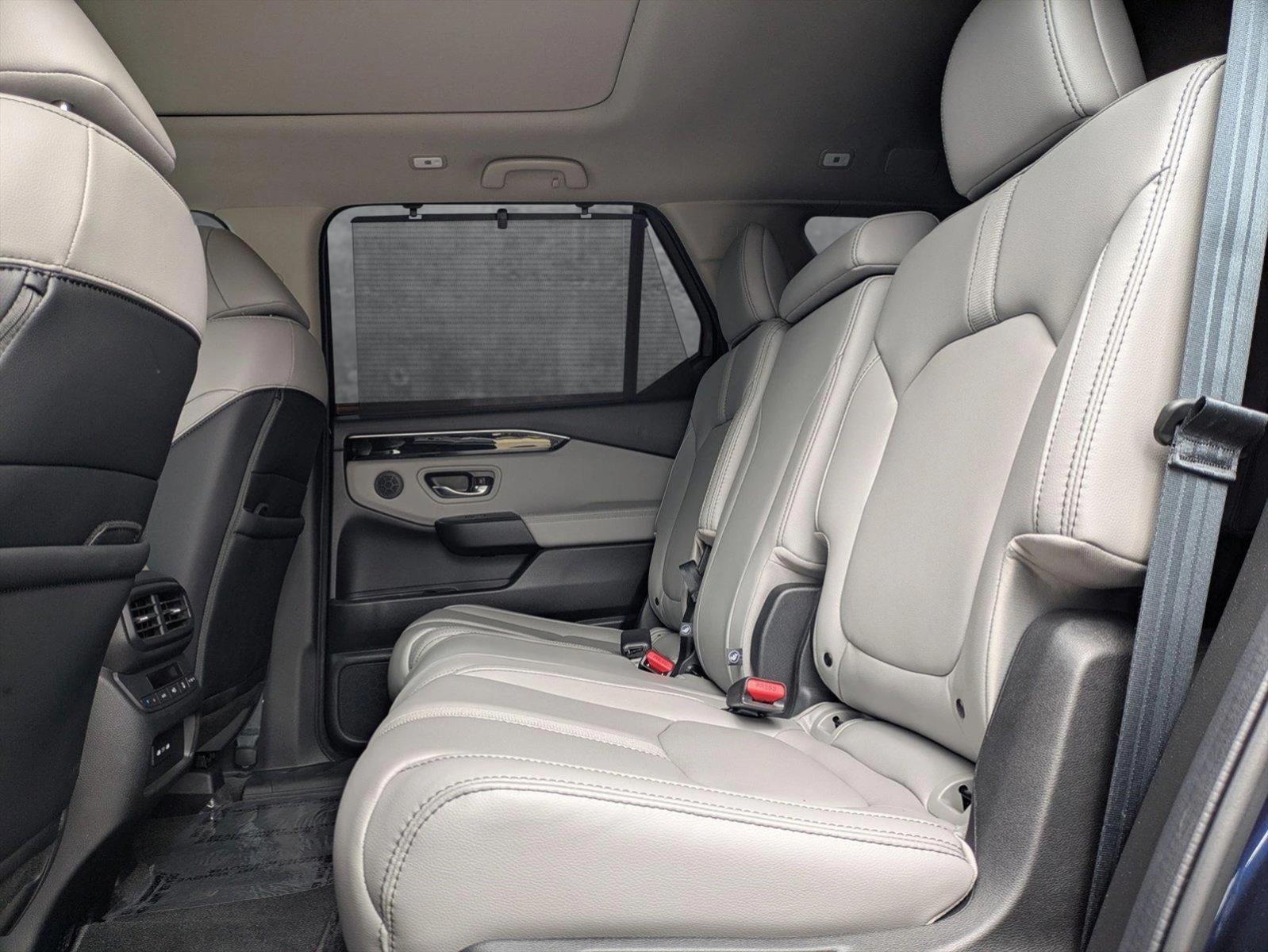 2025 Honda Pilot Vehicle Photo in Valencia, CA 91355-1794