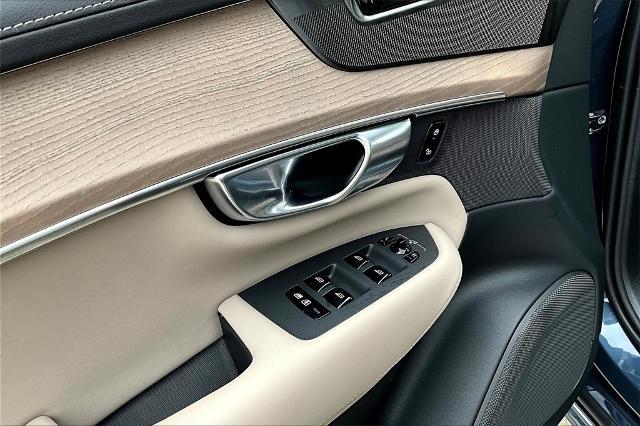 2025 Volvo XC90 Vehicle Photo in Houston, TX 77007