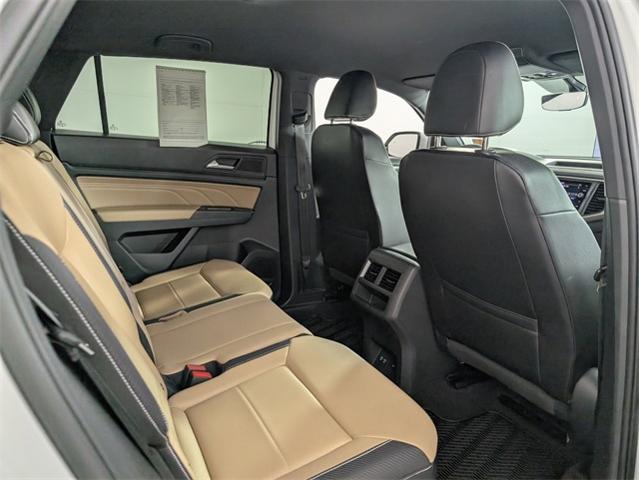 2021 Volkswagen Atlas Cross Sport Vehicle Photo in ENGLEWOOD, CO 80113-6708