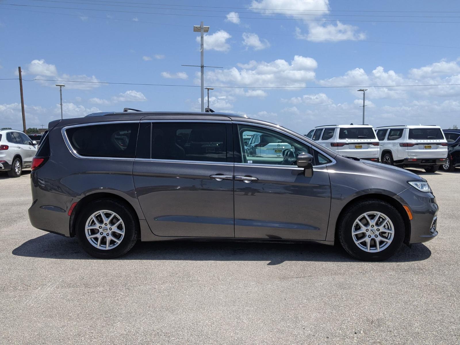 2021 Chrysler Pacifica Vehicle Photo in Seguin, TX 78155