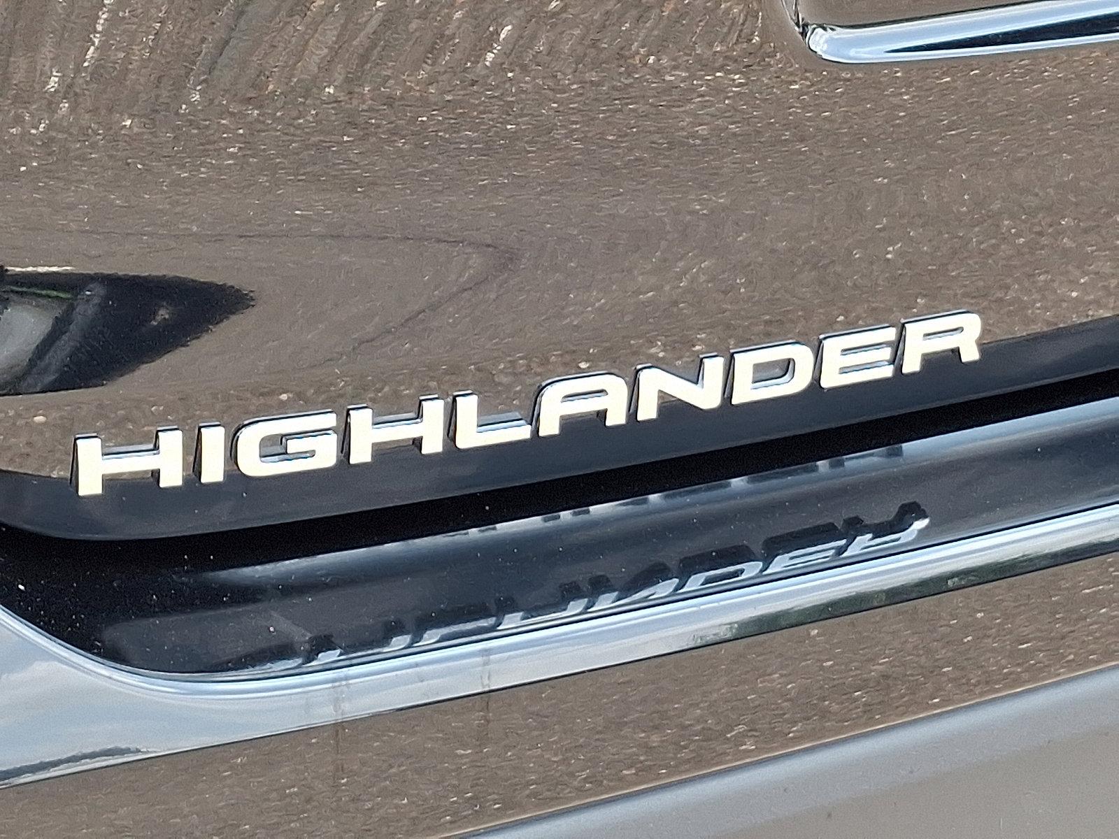 2024 Toyota Highlander Vehicle Photo in Trevose, PA 19053