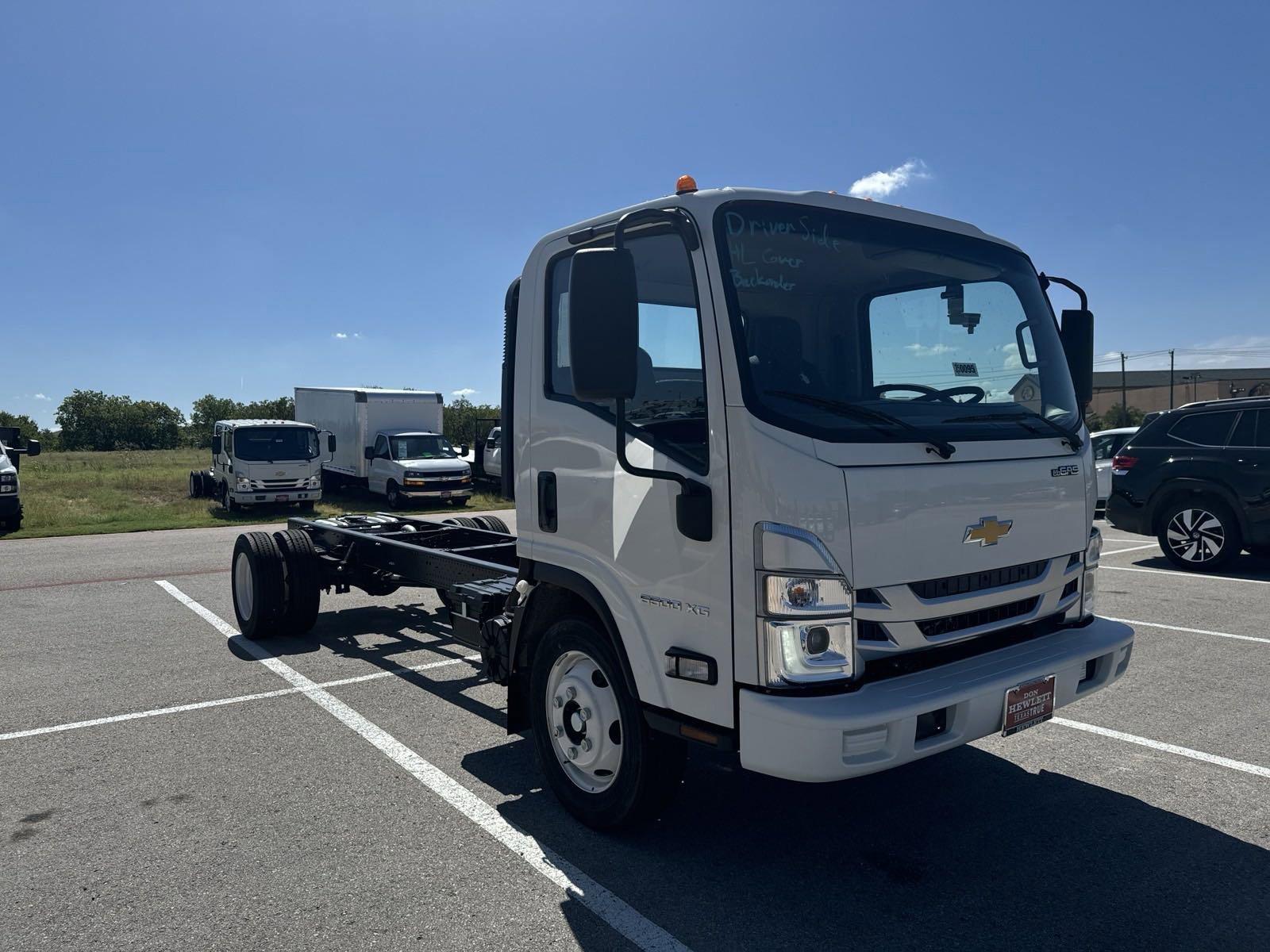 2025 Chevrolet Low Cab Forward 5500 XG Vehicle Photo in GEORGETOWN, TX 78626-7508
