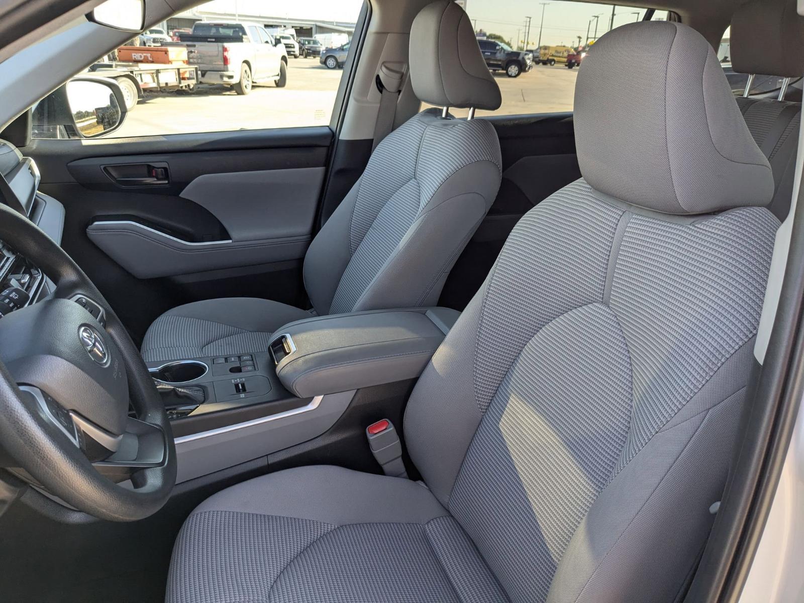 2023 Toyota Highlander Vehicle Photo in Seguin, TX 78155