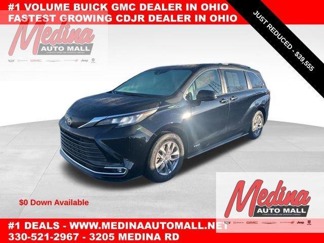 2021 Toyota Sienna Vehicle Photo in MEDINA, OH 44256-9631