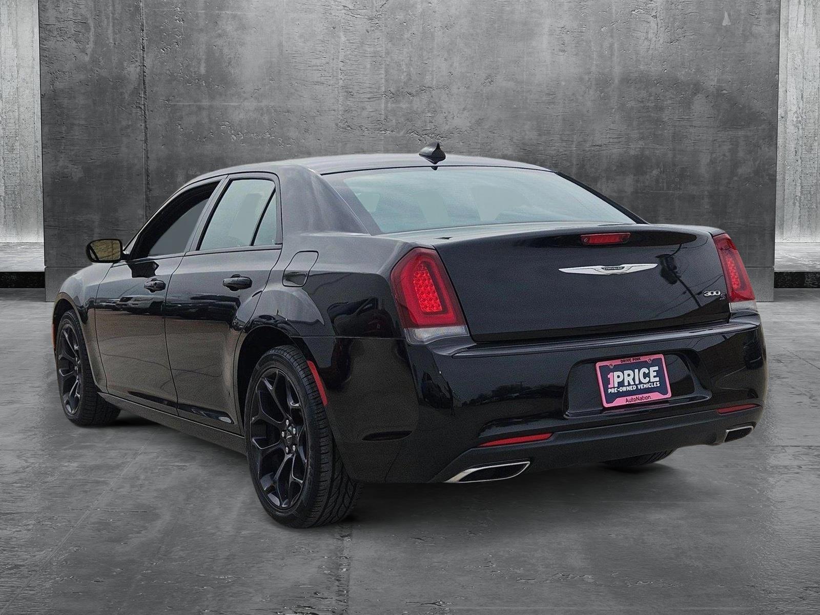 2019 Chrysler 300 Vehicle Photo in NORTH RICHLAND HILLS, TX 76180-7199