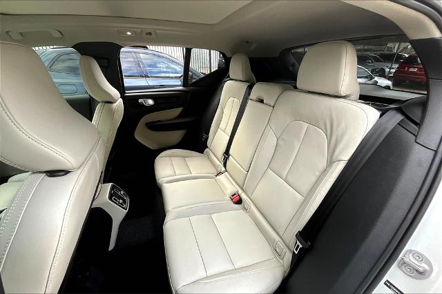 2025 Volvo XC40 Vehicle Photo in Houston, TX 77007