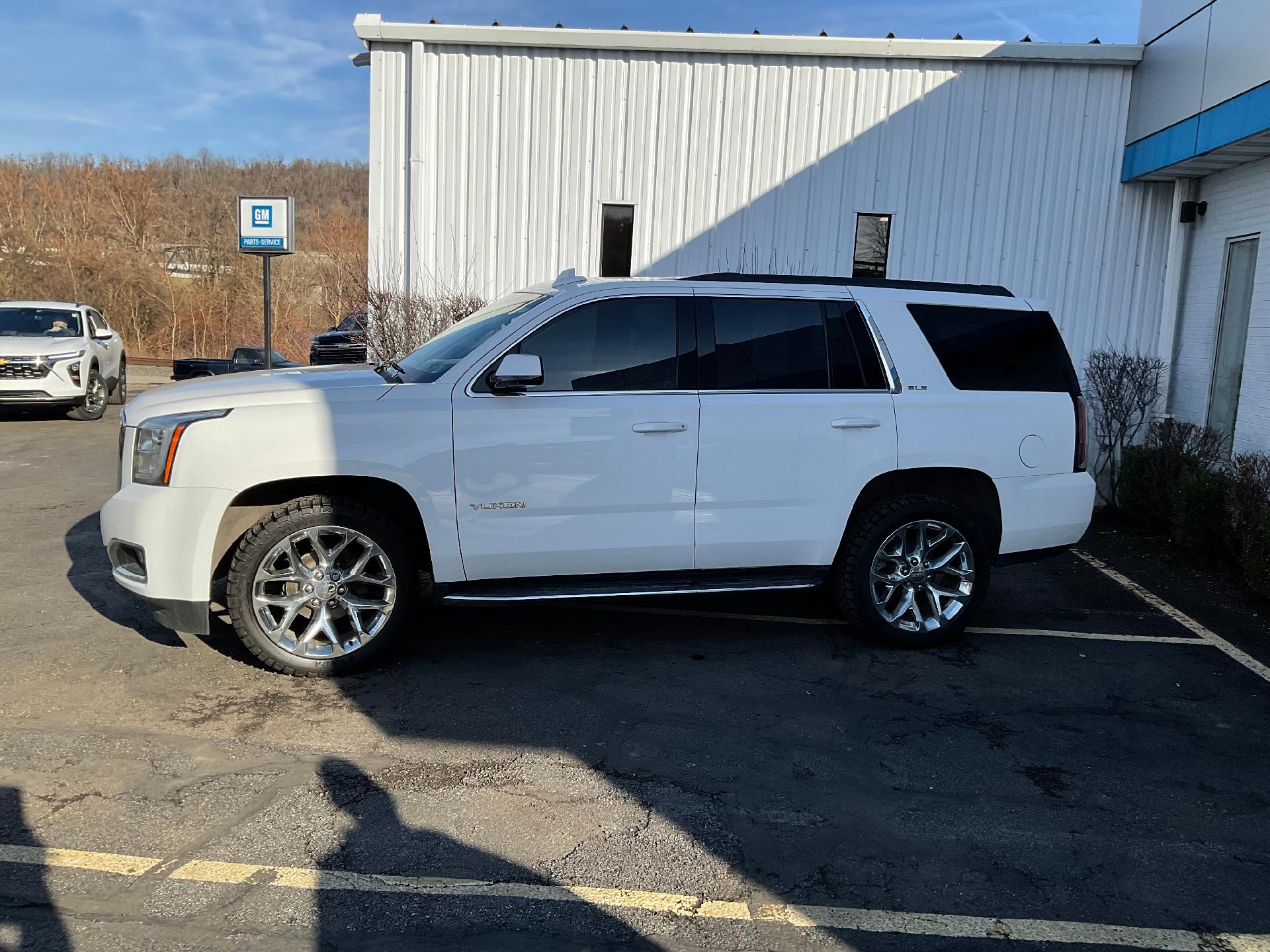 Used 2020 GMC Yukon SLE with VIN 1GKS2AKCXLR191298 for sale in Bellaire, OH