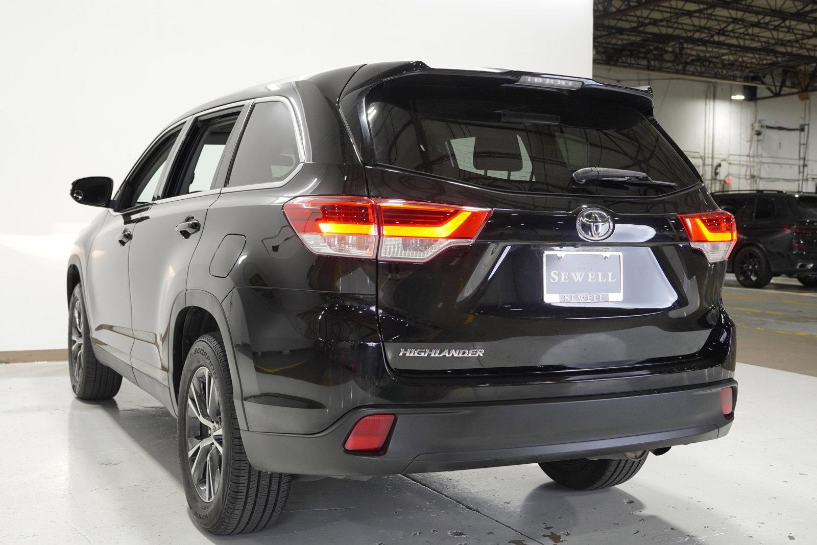 2019 Toyota Highlander Vehicle Photo in Fort Worth, TX 76132