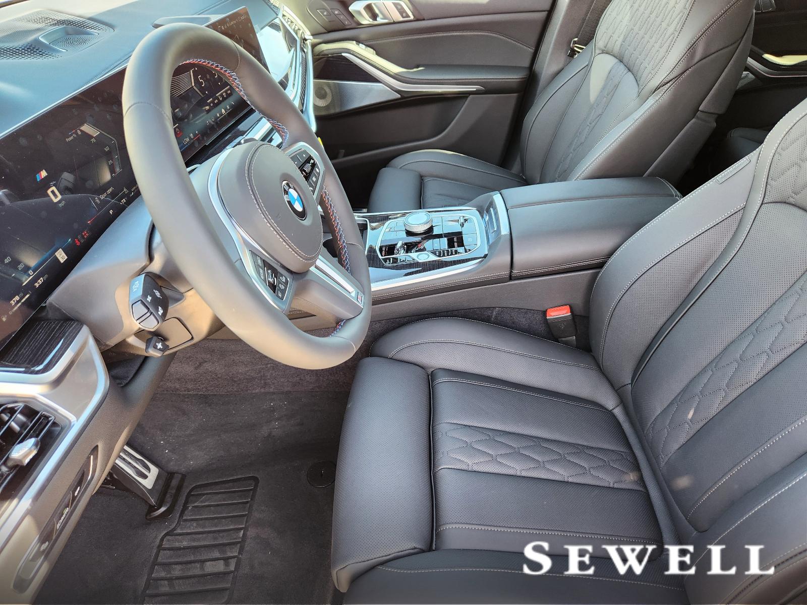 2025 BMW X7 M60i Vehicle Photo in PLANO, TX 75024