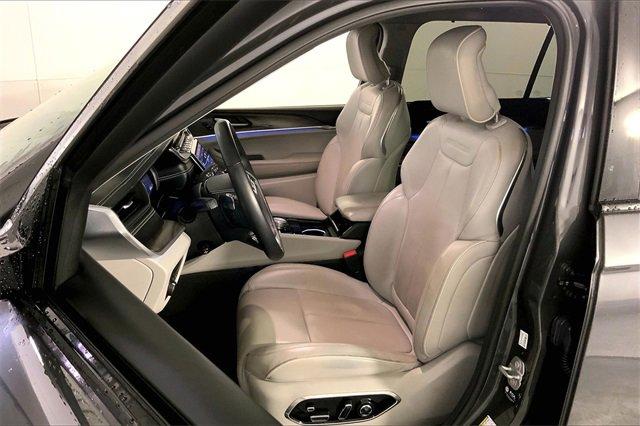 2021 Jeep Grand Cherokee L Vehicle Photo in KANSAS CITY, MO 64114-4502