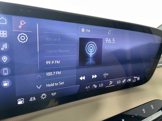 2025 Buick Enclave Vehicle Photo in GILBERT, AZ 85297-0402