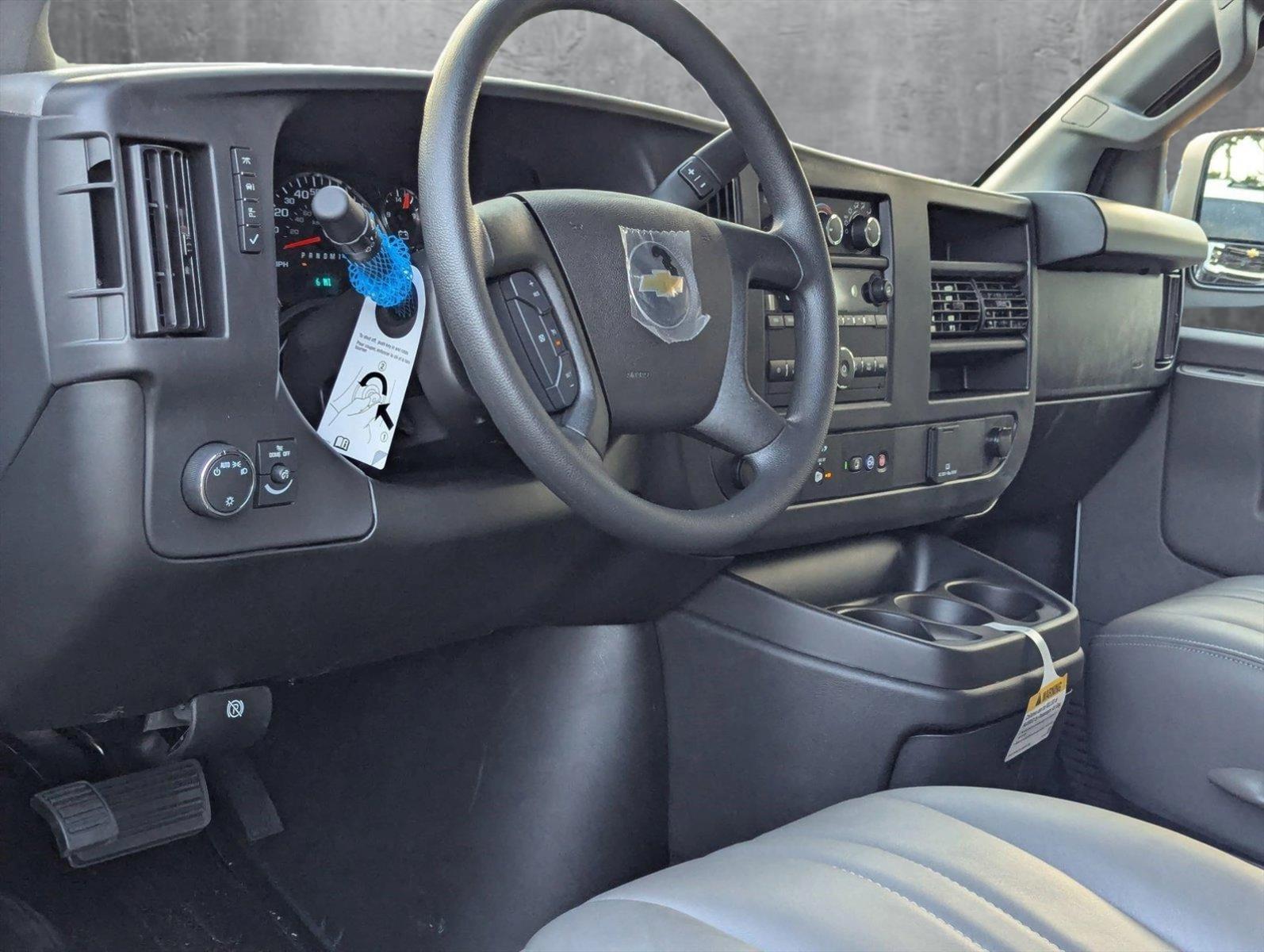 2025 Chevrolet Express Cargo 2500 Vehicle Photo in MIAMI, FL 33134-2699