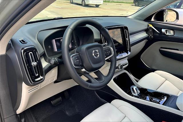 2025 Volvo XC40 Vehicle Photo in Houston, TX 77007