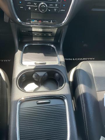 2016 Chrysler Town & Country Vehicle Photo in Kaukauna, WI 54130
