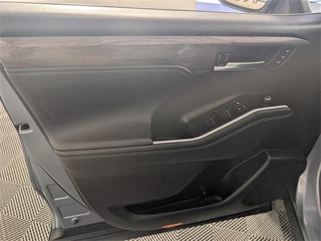 2022 Toyota Highlander Vehicle Photo in ENGLEWOOD, CO 80113-6708