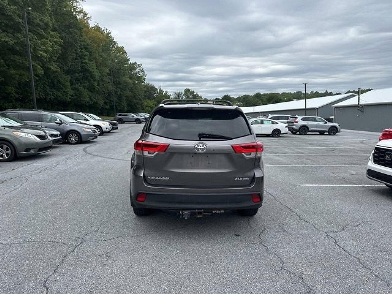 2018 Toyota Highlander Vehicle Photo in Harrisburg, PA 17111