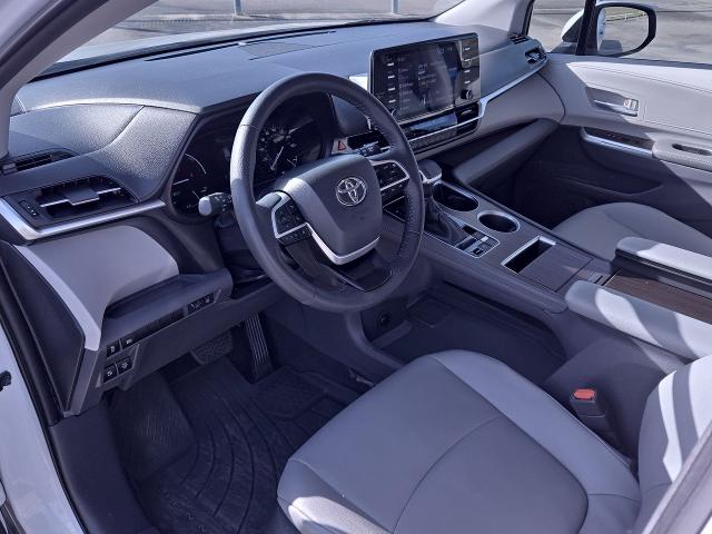2022 Toyota Sienna Vehicle Photo in NEDERLAND, TX 77627-8017