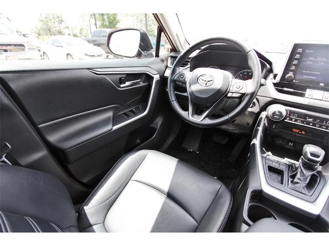 2019 Toyota RAV4 Vehicle Photo in ROSENBERG, TX 77471-5675