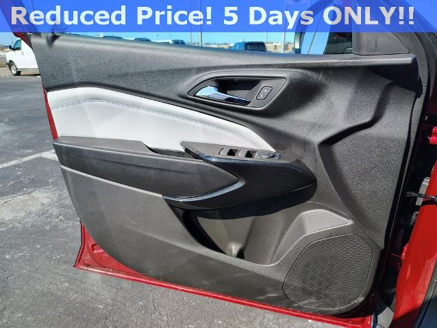 2025 Chevrolet Trax Vehicle Photo in GREEN BAY, WI 54304-5303