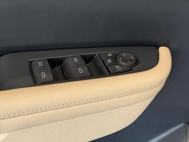 2025 Buick Enclave Vehicle Photo in COLUMBIA, MO 65203-3903