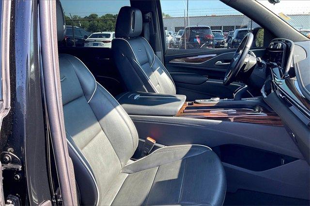 2023 Cadillac Escalade ESV Vehicle Photo in INDEPENDENCE, MO 64055-1314