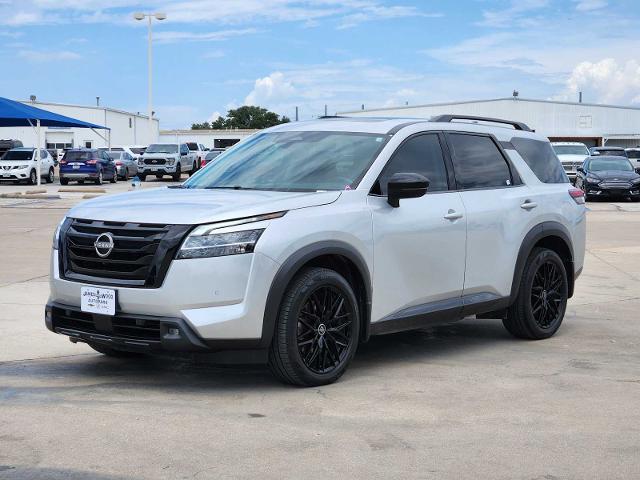 2022 Nissan Pathfinder Vehicle Photo in DENTON, TX 76210-9321