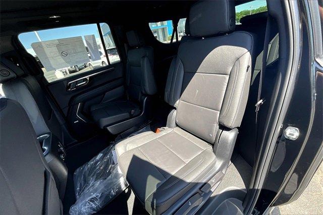 2025 Chevrolet Suburban Vehicle Photo in KANSAS CITY, MO 64114-4502