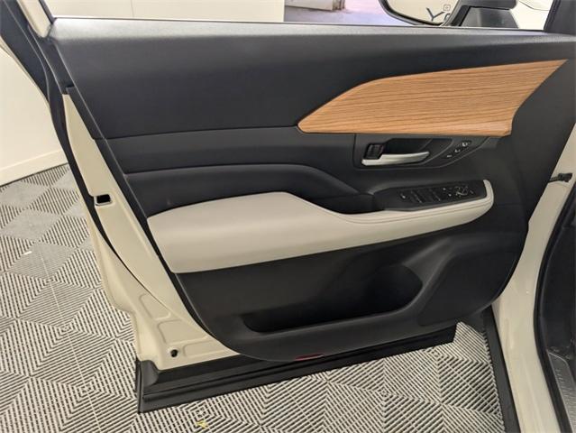 2024 Toyota Grand Highlander Vehicle Photo in ENGLEWOOD, CO 80113-6708