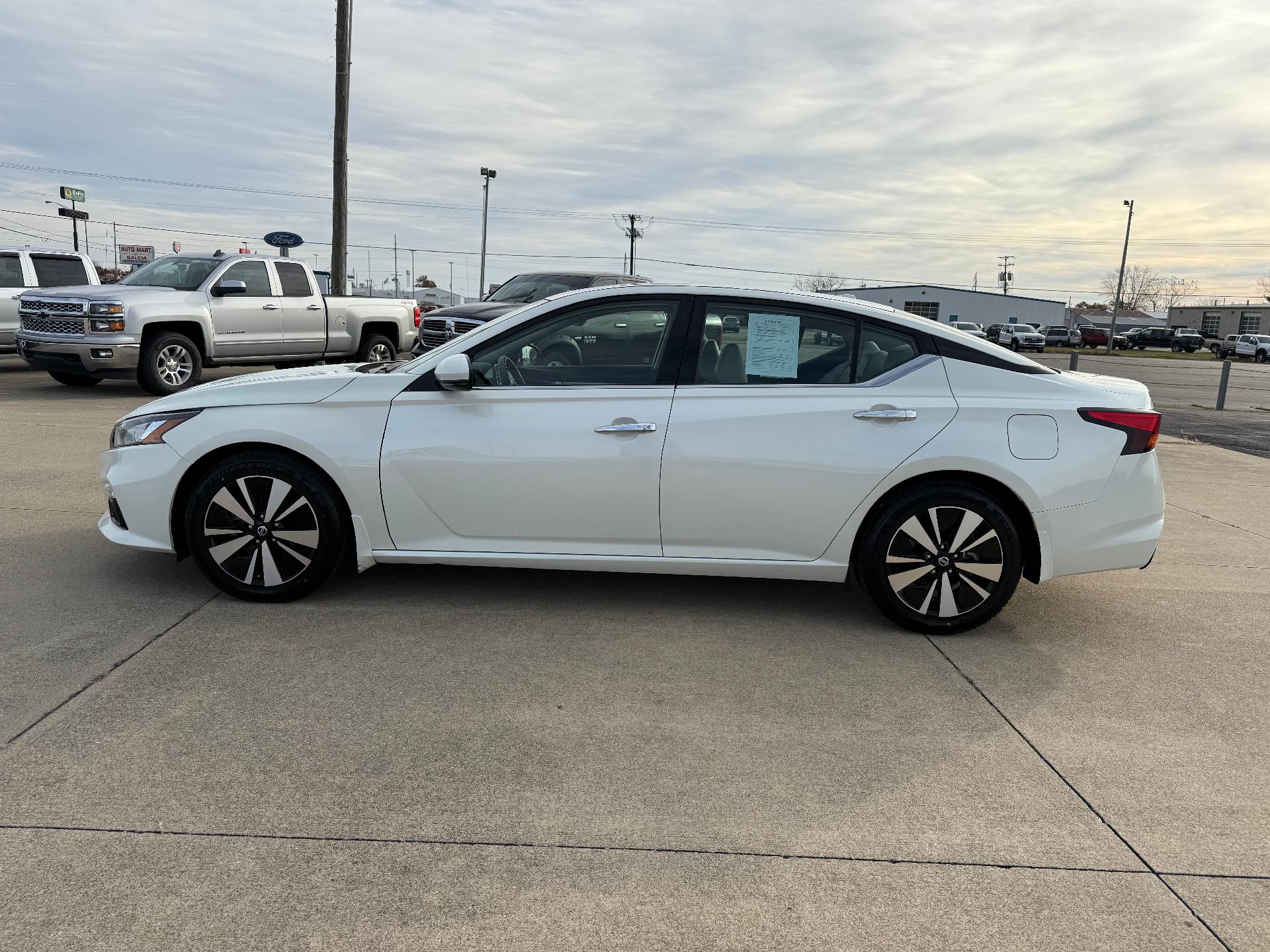 Used 2019 Nissan Altima SL with VIN 1N4BL4EV2KC208237 for sale in Salem, IL