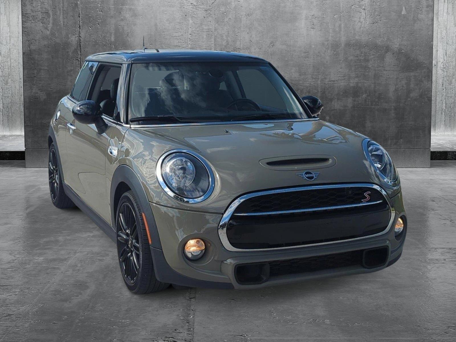 2019 MINI Cooper S Hardtop Vehicle Photo in Pembroke Pines, FL 33027