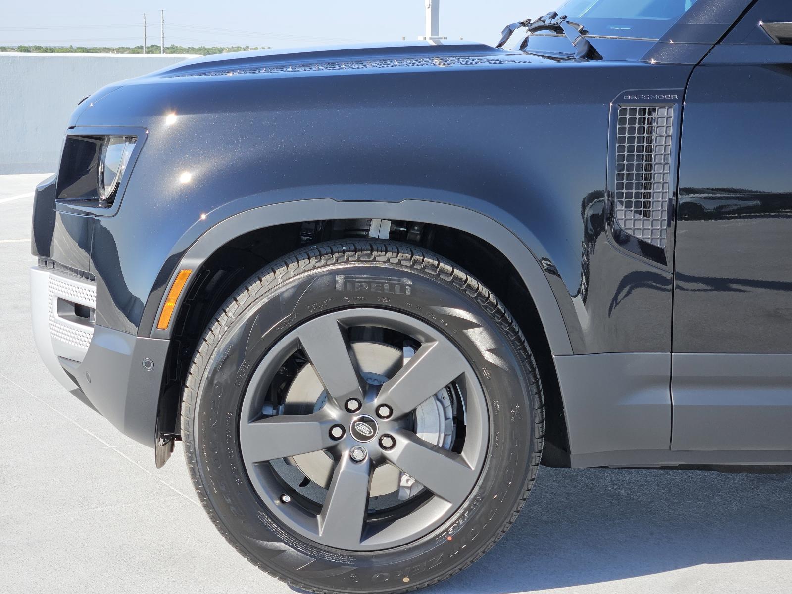 2025 Defender Vehicle Photo in AUSTIN, TX 78717