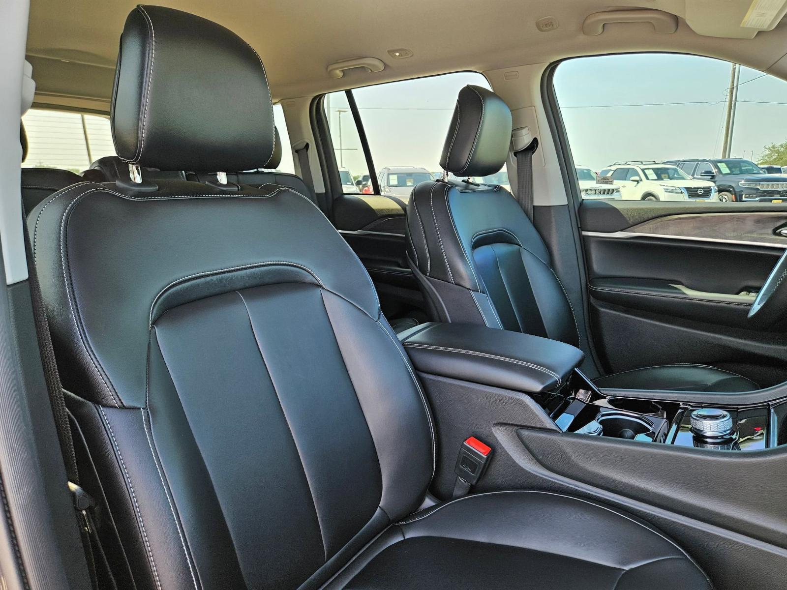 2023 Jeep Grand Cherokee Vehicle Photo in Seguin, TX 78155