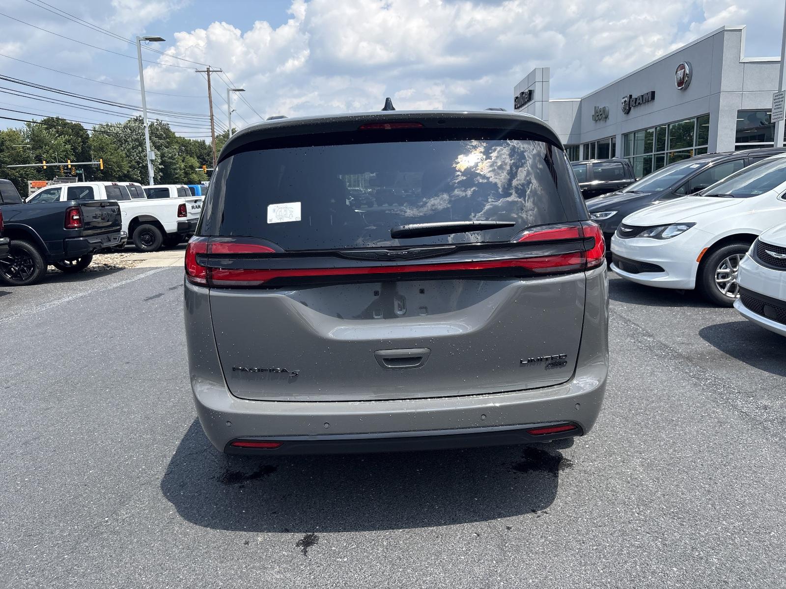 2025 Chrysler Pacifica Vehicle Photo in Mechanicsburg, PA 17050-1707