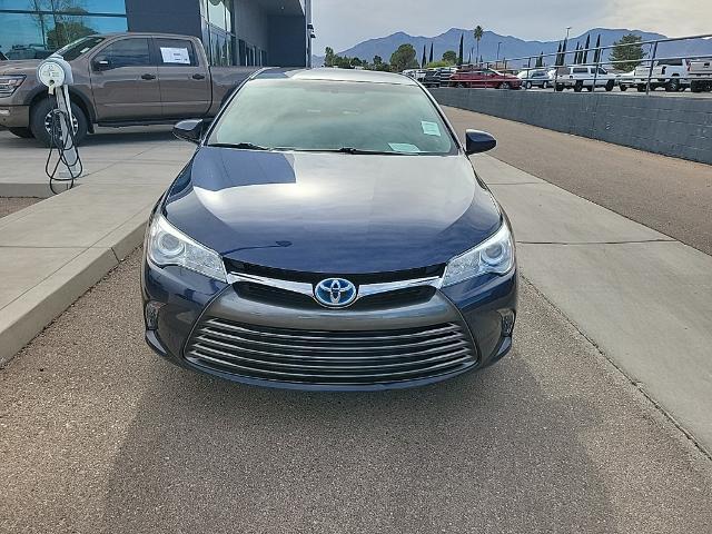 2017 Toyota Camry XLE Hybrid photo 2