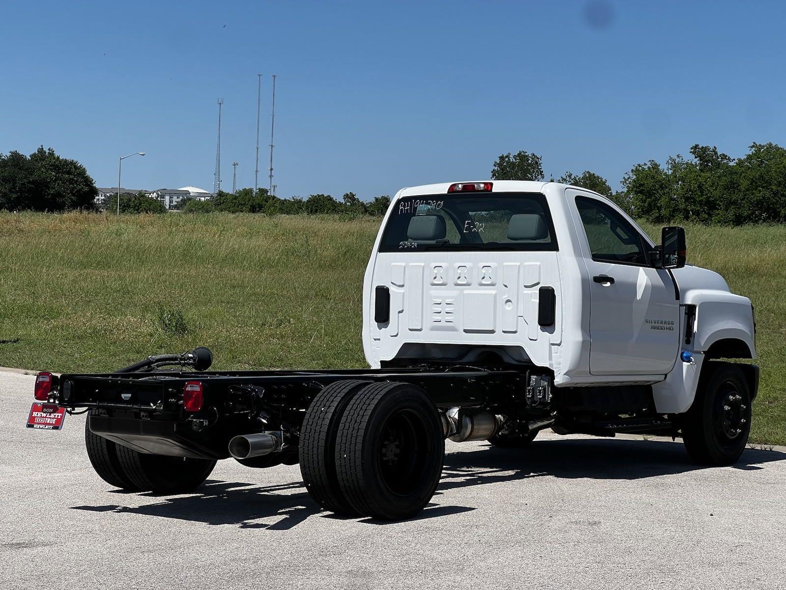 2024 Chevrolet Silverado 5500 HD Vehicle Photo in GEORGETOWN, TX 78626-7508