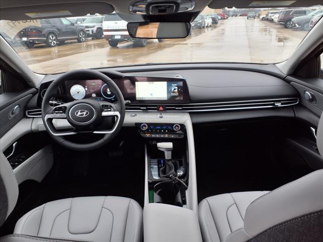 2025 Hyundai ELANTRA Vehicle Photo in Peoria, IL 61615