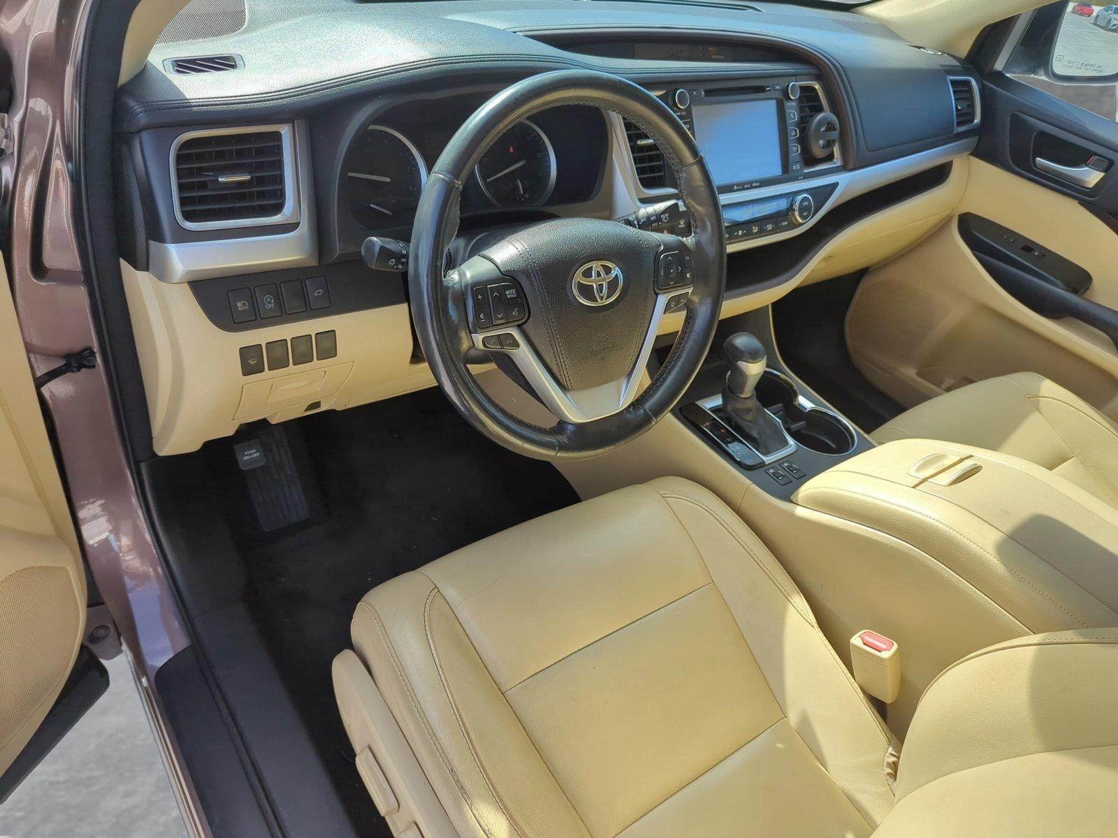 2017 Toyota Highlander Vehicle Photo in Ft. Myers, FL 33907