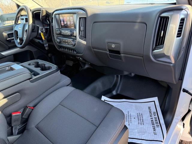 2023 Chevrolet Silverado 6500 HD Vehicle Photo in COLUMBIA, MO 65203-3903