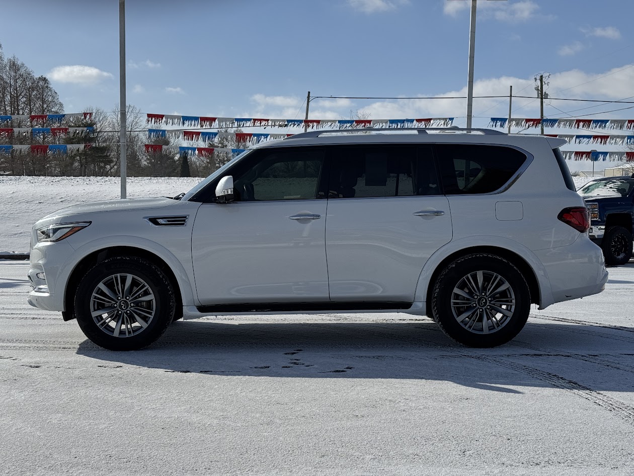 2022 INFINITI QX80 Vehicle Photo in BOONVILLE, IN 47601-9633